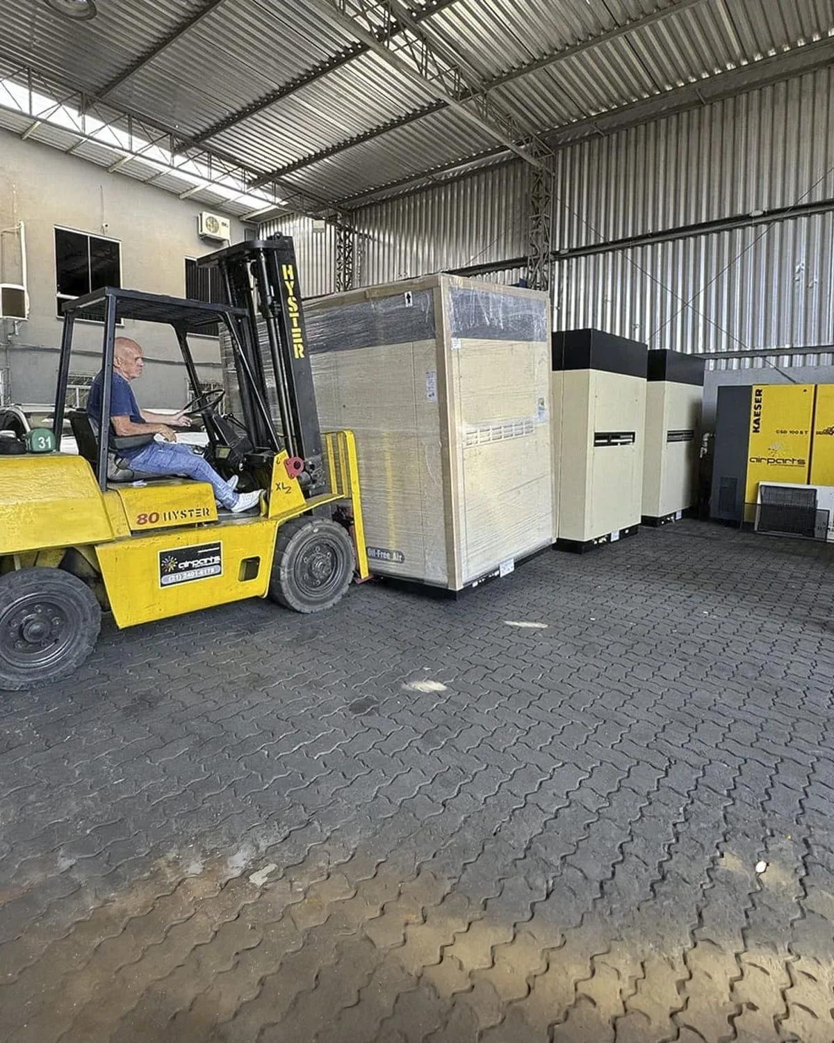 Compressor isento de óleo embalado para entrega em obra — Rental Parts